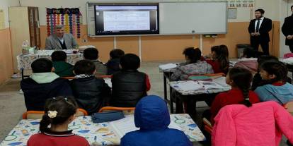 Belediye Başkanı Özhan'dan minik öğrencilere yerel yönetim dersi