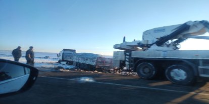 Diyarbakır'da kontrolden çıkan tır yoldan çıktı