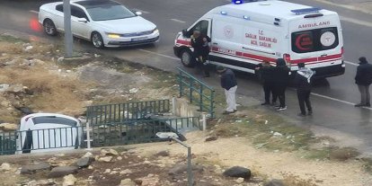 Şanlıurfa'da otomobil kanala düştü