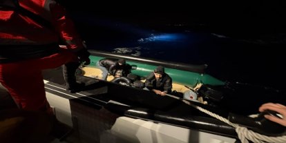 İzmir açıklarında 43 düzensiz göçmen yakalandı