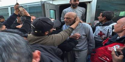 Siyonist rejim zindanlarından çıkan 12 Gazzeli esir hastaneye kaldırıldı