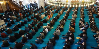 YÖK’ten üniversitelere cuma namazı hassasiyeti