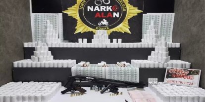 İzmir'de  8 bin uyuşturucu hap ele geçirildi: 1 tutukala