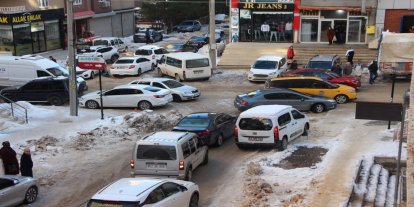 İleri Sürüş Teknikleri Uzmanı Mert: Buzlanmalarda yapılan en yaygın hata ani frenleme yapmaktır