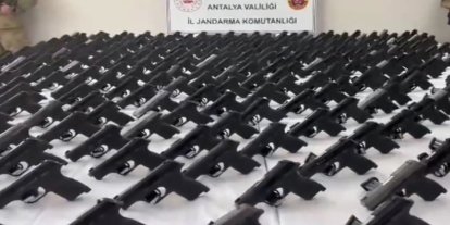 Antalya’da 393 ruhsatsız tabanca ele geçirildi