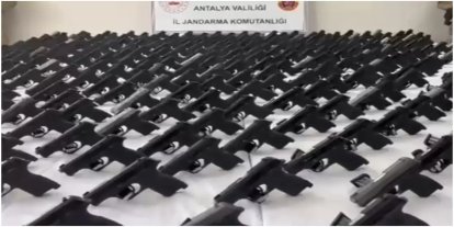 Antalya’da 393 ruhsatsız tabanca ele geçirildi