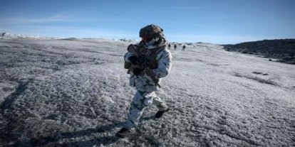 Fransa, ilk askeri birliğini Grönland'a gönderdi