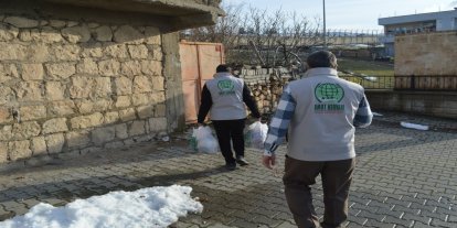Siirt Umut Kervanı’ndan Miraç Kandili’nde ihtiyaç sahiplerine gıda yardımı