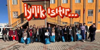 Habizbinililer Derneği'nden öğrencilere kışlık mont dağıtımı