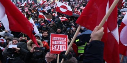 Grönland ve Danimarka'da halk sokaklara döküldü: Trump'a "satılık değiliz" tepkisi