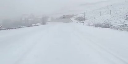 Yoğun kar ve tipi nedeniyle Pınarbaşı-Malatya karayolu trafiğe kapatıldı