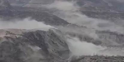 Pakistan'da 5,8 büyüklüğünde deprem: Bir ölü onlarca ev hasar gördü