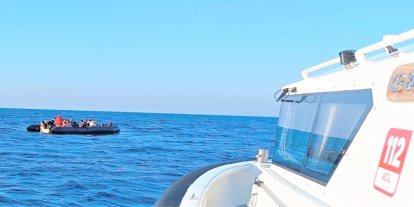 İzmir açıklarında 24 düzensiz göçmen kurtarıldı