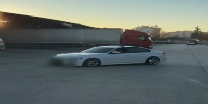 Antalya’da drift atan sürücünün ehliyetine geçici olarak el konuldu