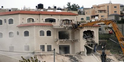 Siyonist işgalciler Ramallah'ın batısında bir evi yıktı