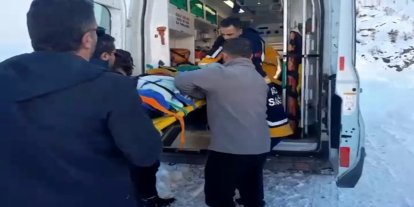 Siirt’te kar temizlerken düşen 16 yaşındaki genç ekiplerce kurtarıldı