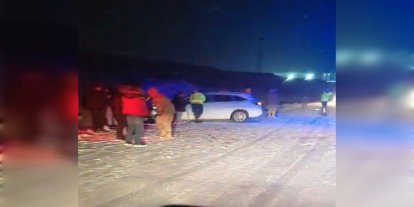 Mardin’de kar yağışı etkili oldu: 3 araç kazaya karıştı