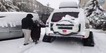 Siirt'te yoğun kar yağışına rağmen diyaliz hastası hastaneye ulaştırıldı