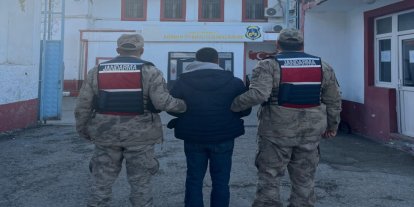 Uyuşturucu satıcılığından aranan şahıs operasyonla yakalandı