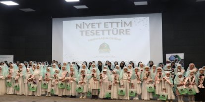 Tesettüre giren yüzlerce genç kız için görkemli tören