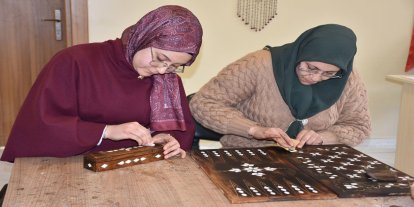 Gaziantep'te unutulmaya yüz tutmuş sedef kakma işlemeciliği açılan kursla yaşatılmaya çalışılıyor