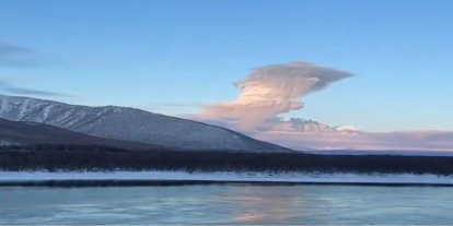 Rusya'daki Şiveluç Yanardağı bir günde iki kez patladı