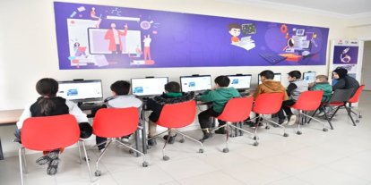 Yeşilyurt Mesleki Eğitim ve Yaşam Merkezi'nde kurslara yoğun ilgi