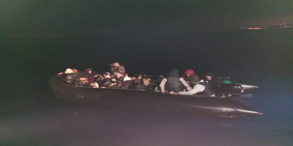İzmir açıklarında 33 düzensiz göçmen yakalandı