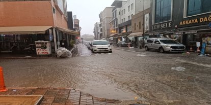 Adana’da kuvvetli yağışta yetersiz altyapı yeniden gündemde
