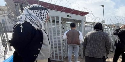 Siyonist rejim Gazze'ye dönenleri işkence ve aşağılamayla karşıladı