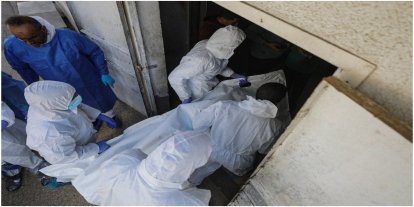 El-Şifa Hastanesi’nde şehitlerin kimlik tespiti yapılıyor