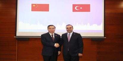 Bakan Kaçır CCPIT Başkanı Ren Hongbin ile bir araya geldi