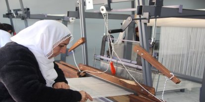 Bin yıllık geçmişe sahip Mardin’e özgü buhari kumaşı ilmek ilmek dokunuyor