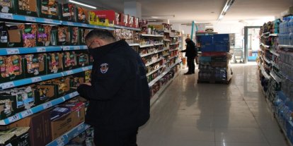 Şanlıurfa’da yapılan denetimlerde tespit edilen bozuk gıdalar raflardan toplatıldı