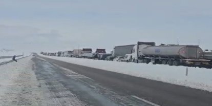 Doğubayazıt-Ağrı Karayolunda kilometrelerce kuyruk oluştu