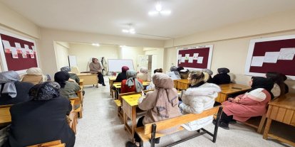 Siirt'te ÇATOM kursiyerleri tütünün zararları hakkında bilgilendirildi