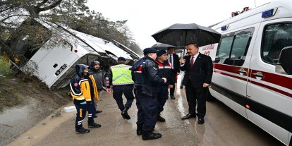 Isparta–Burdur karayolunda cezaevi ring aracı yan yattı 3 jandarma yaralandı