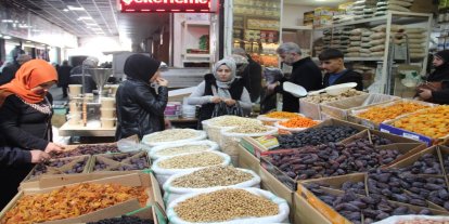 Esnaf Ramazan hazırlıklarını tamamladı: Sahur ve iftar sofralarının vazgeçilmezleri tezgahlarda