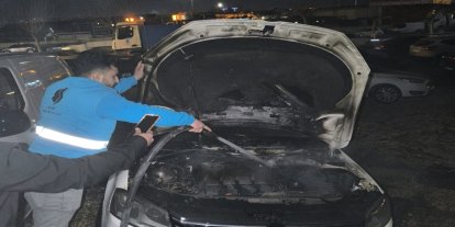 Şanlıurfa’da seyir halindeki otomobil alev aldı