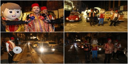 Nostaljik araçlarla sahura uyandırıyorlar