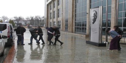 Uşak’ta uyuşturucu operasyonunda 5 şüpheli tutuklandı