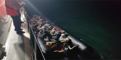İzmir açıklarında 40 düzensiz göçmen yakalandı