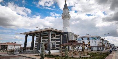 Diyarbakır'daki TOKİ konutlarında bir yıldır ezan okunmuyor: "Cami hazır ama kapılar kapalı"