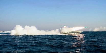 İran Devrim Muhafızları, güney kıyılarda tatbikat düzenledi