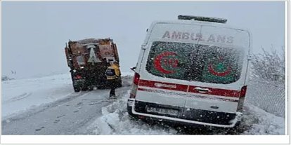 Siirt’te hasta almaya giden ambulans kar nedeniyle yolda mahsur kaldı