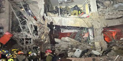 İran'dan misilleme: Tel Aviv ve Hayfa'ya yüzlerce füze atıldı