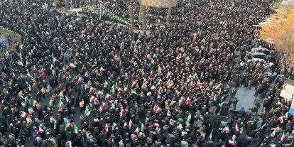 Hamaney'in şehadetinin ardından İran halkı meydanlara indi