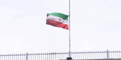 İstanbul’da İran Başkonsolosluğu’nda bayrak yarıya indirildi