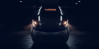 Türkiye'nin ürettiği ilk hızlı tren raylara iniyor