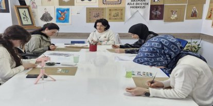 Batman'da kadınlar tezhip sanatını öğreniyor